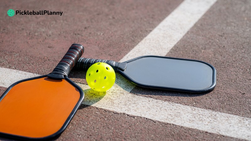 How to Pick a Pickleball Paddle